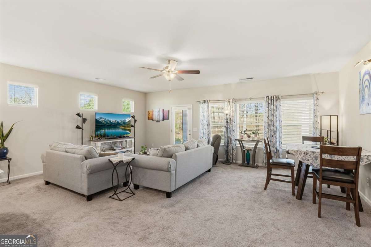 11 Rambling Oaks Drive NE
