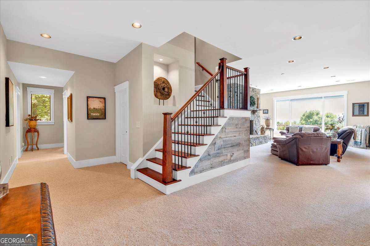 52 Waterside Drive SE