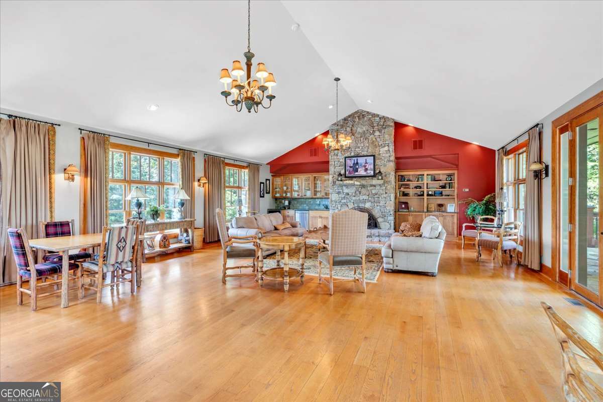 52 Waterside Drive SE