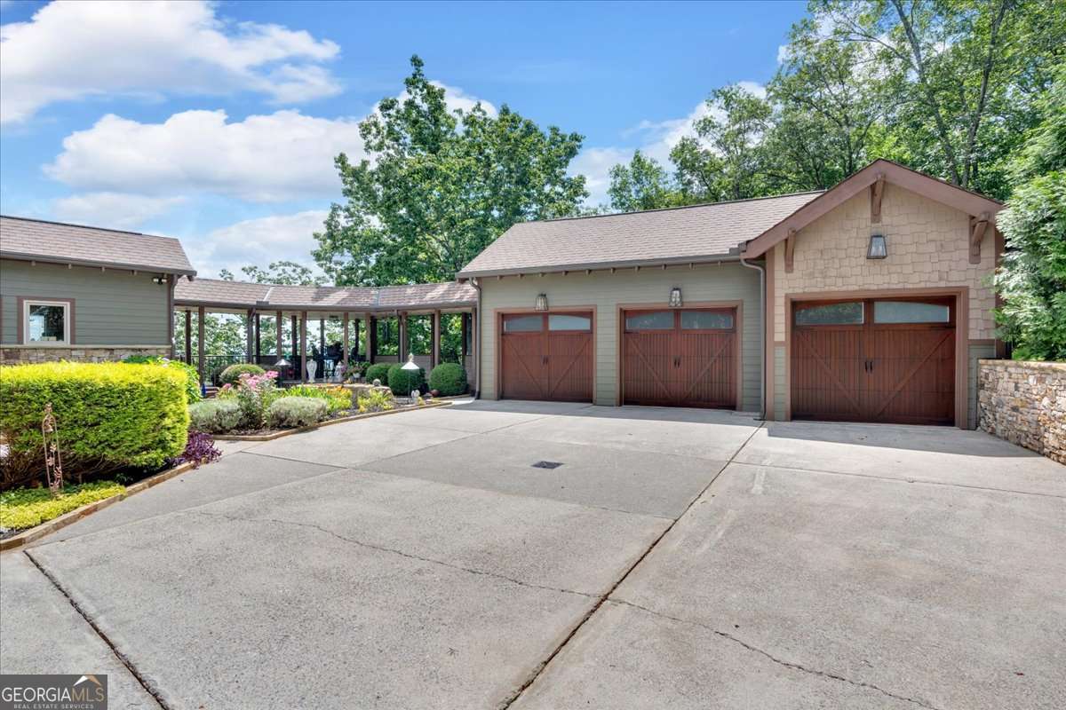 52 Waterside Drive SE