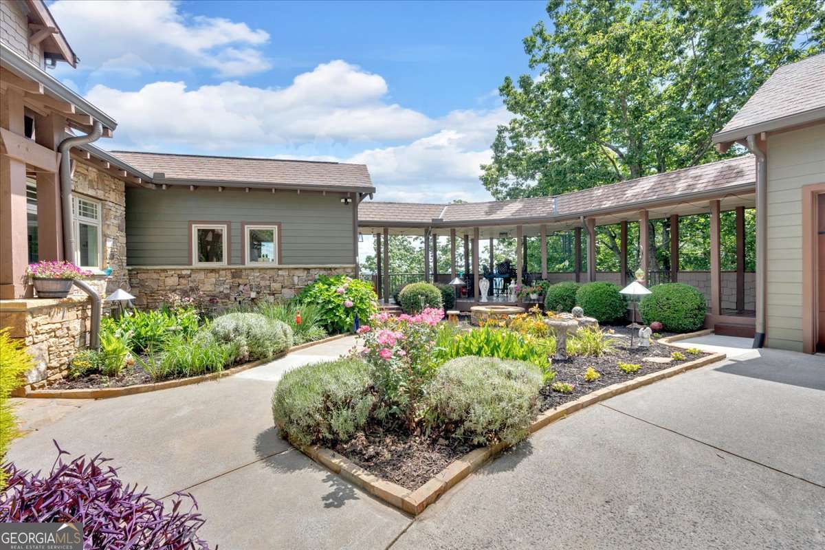 52 Waterside Drive SE