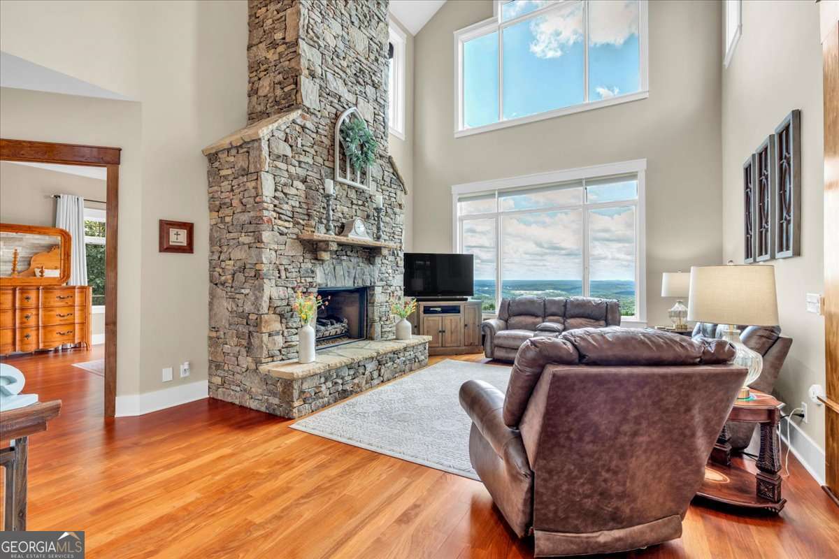 52 Waterside Drive SE