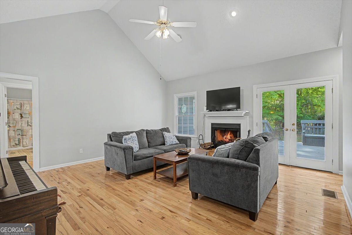 15 Lucas Lane SW