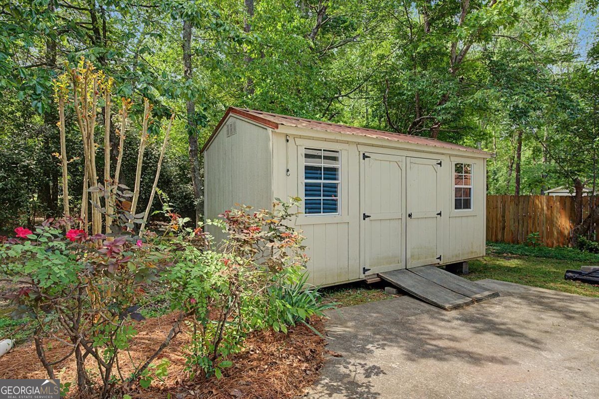 15 Lucas Lane SW