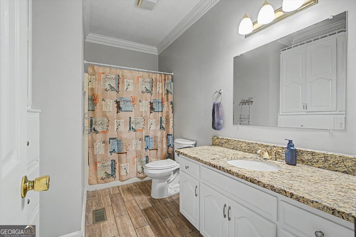 15 Lucas Lane SW