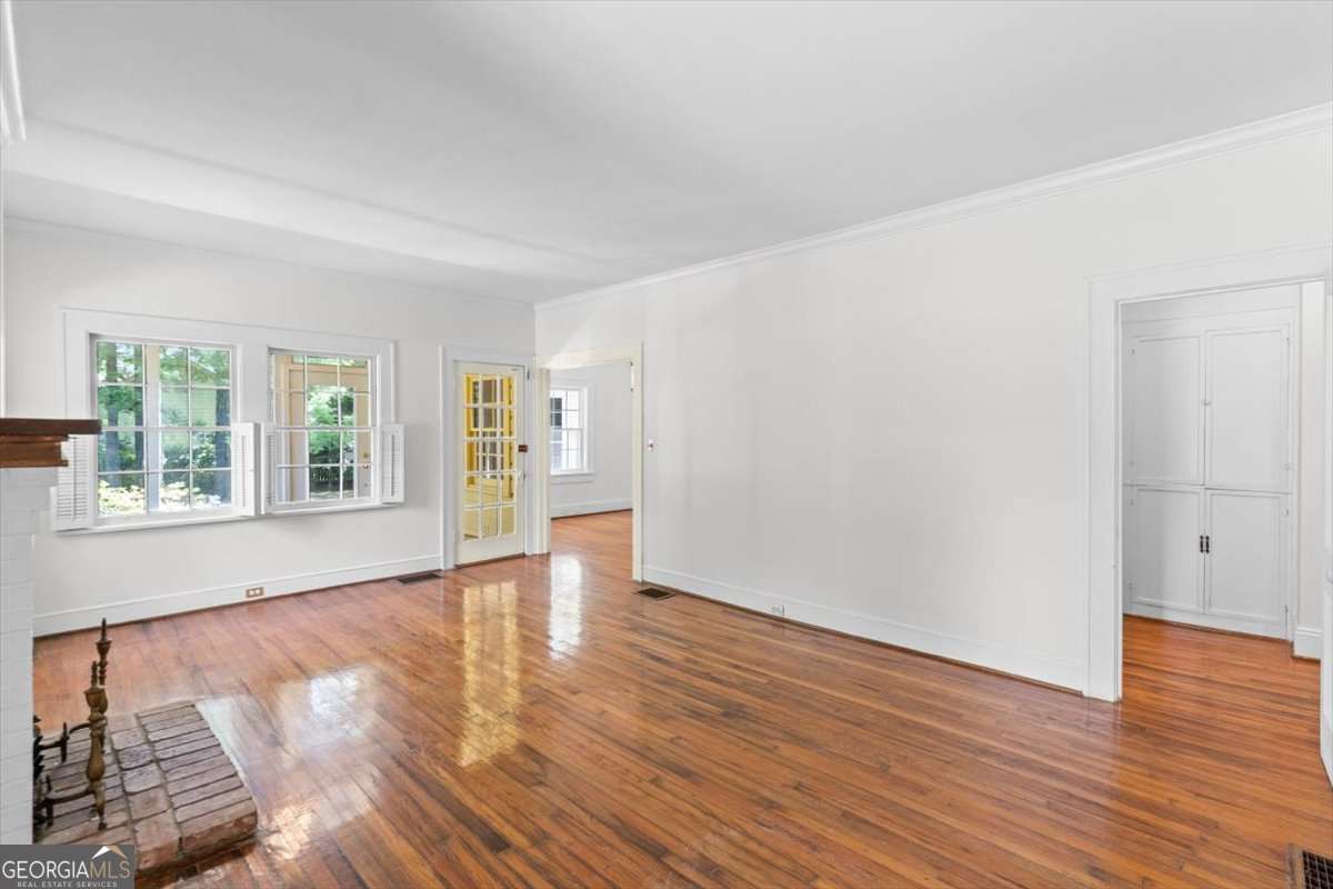 101 Oakwood Street NW