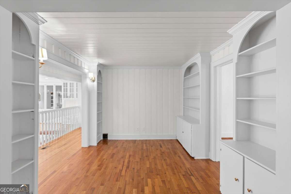 101 Oakwood Street NW