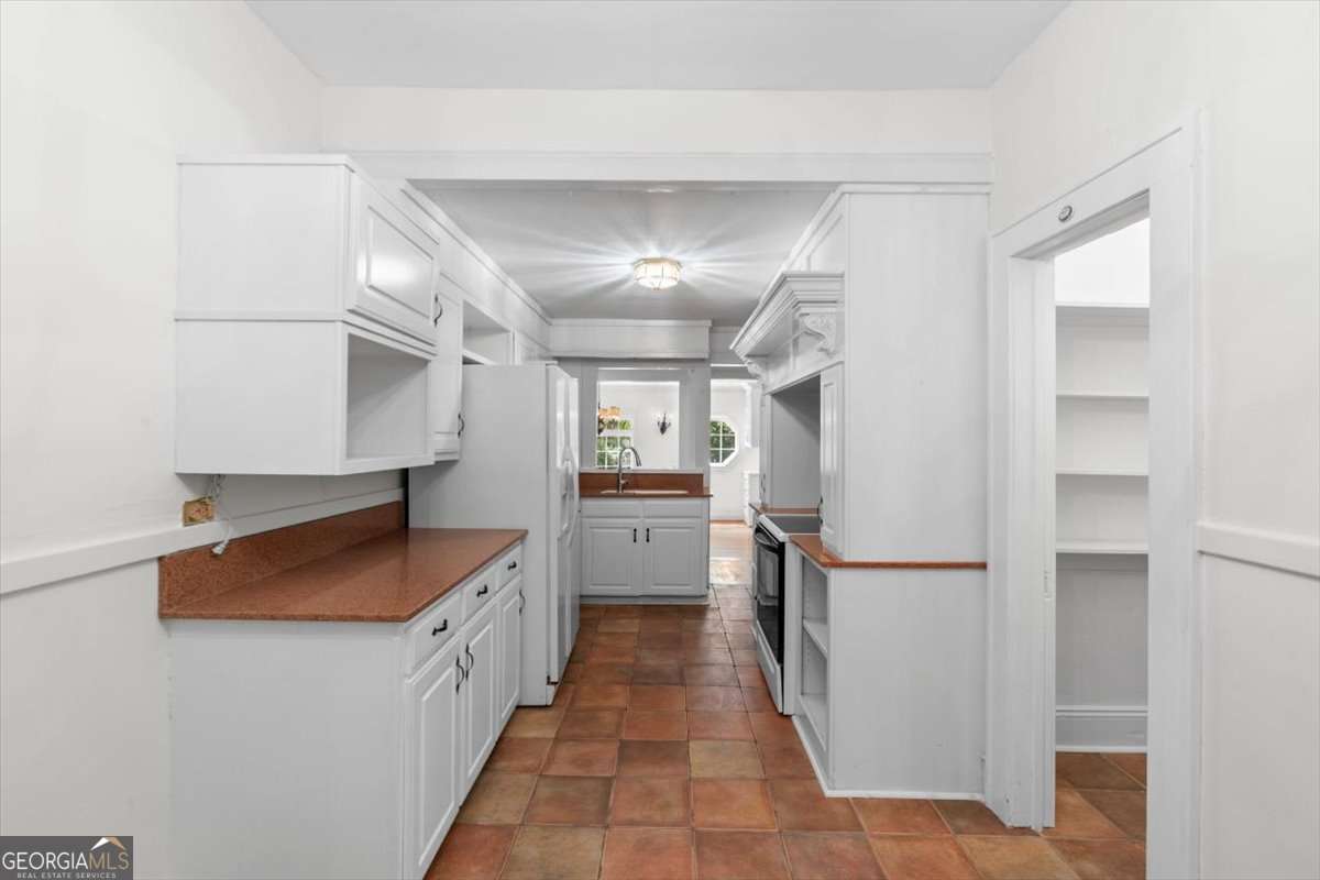 101 Oakwood Street NW