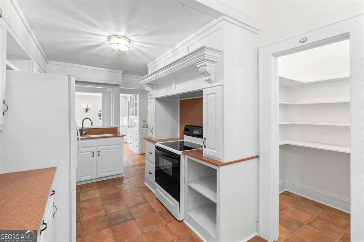 101 Oakwood Street NW