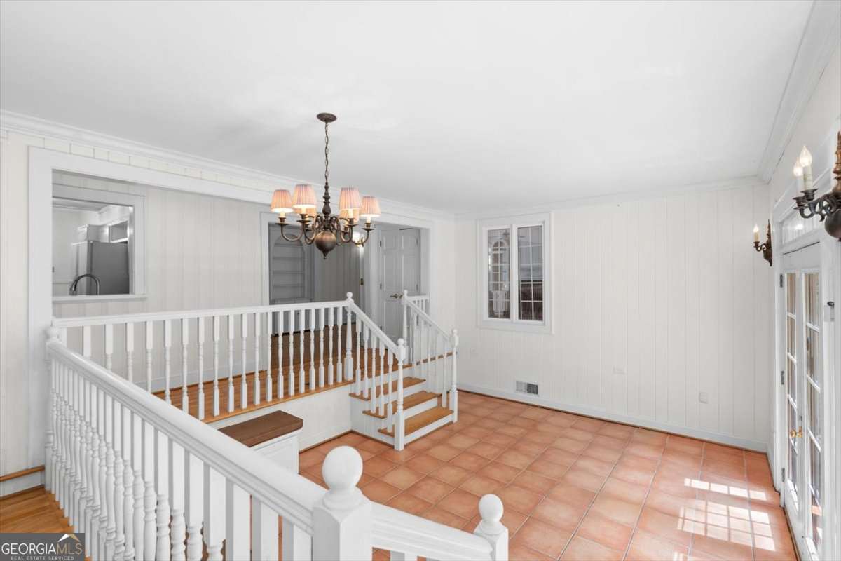 101 Oakwood Street NW