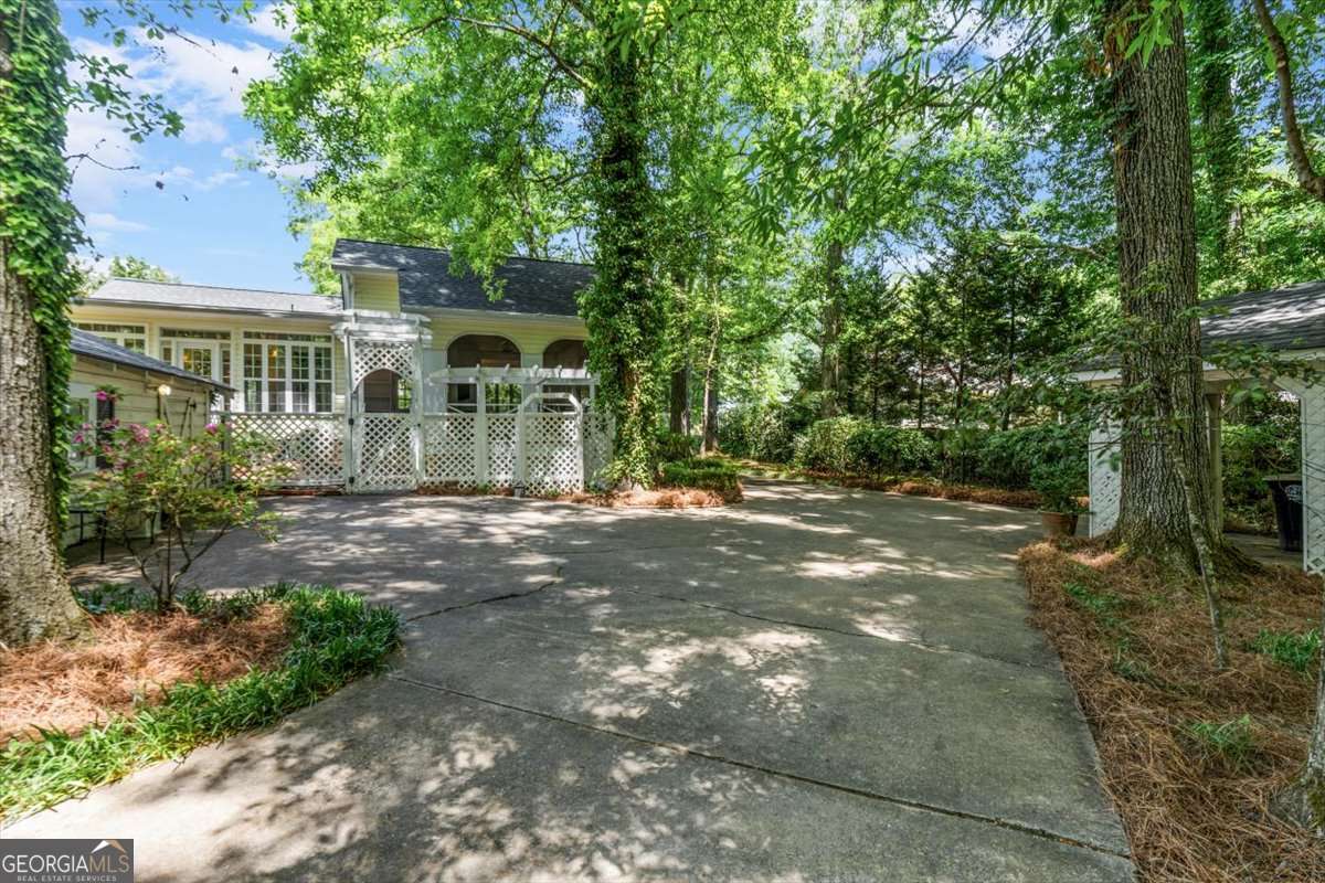 101 Oakwood Street NW