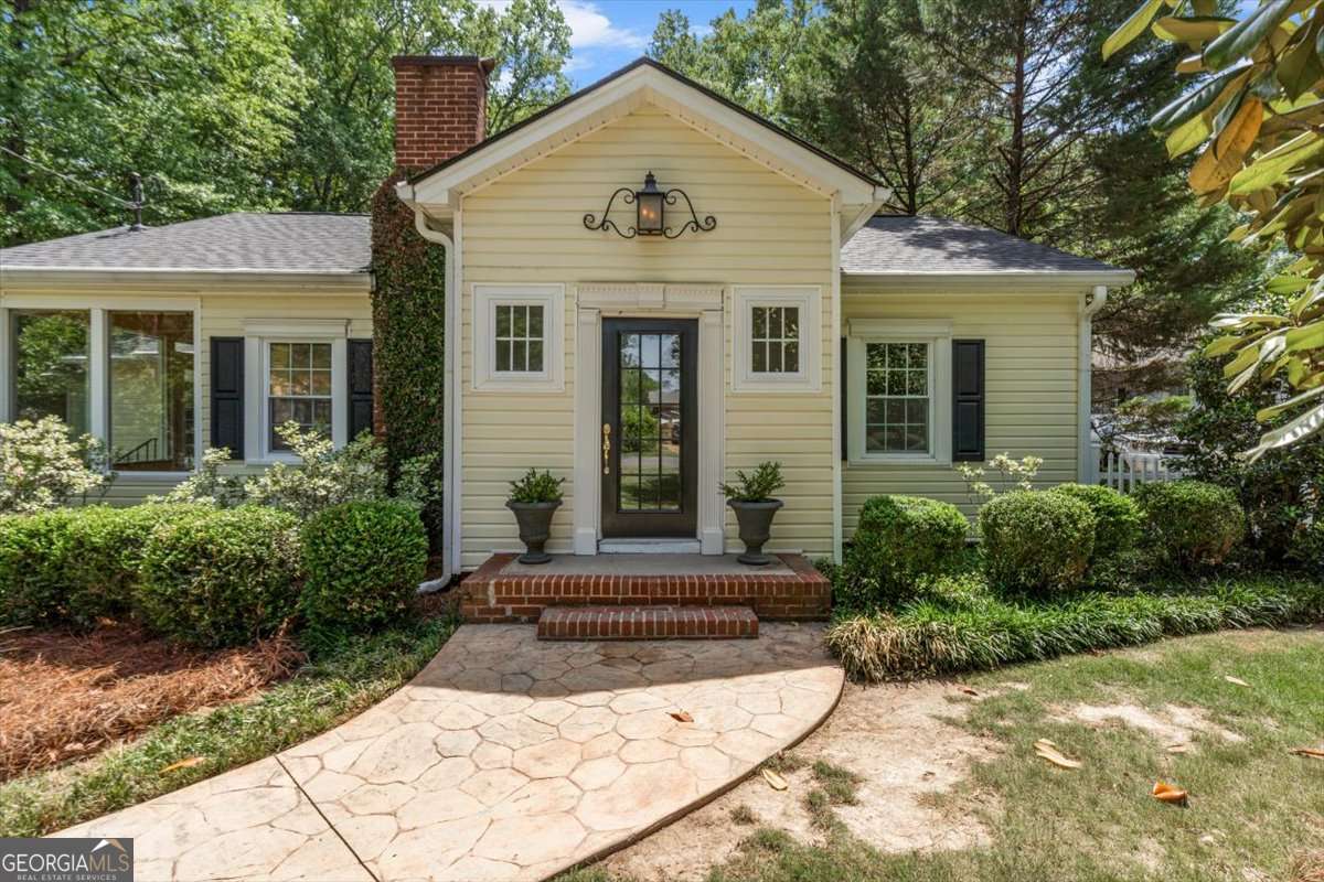 101 Oakwood Street NW