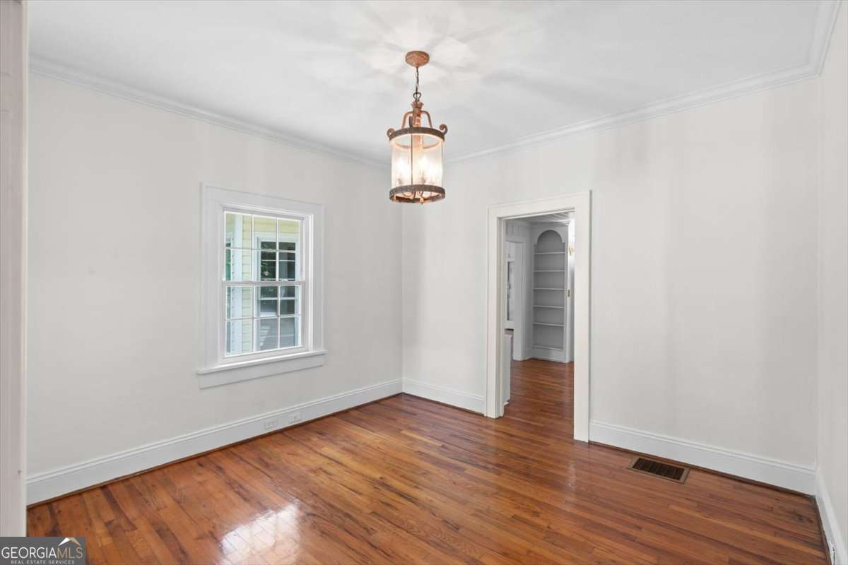 101 Oakwood Street NW