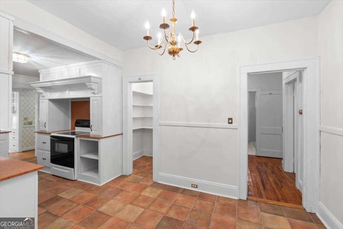 101 Oakwood Street NW