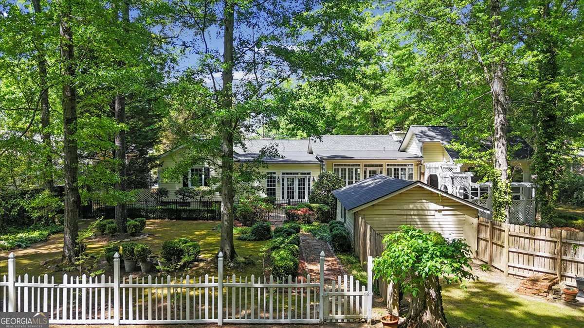 101 Oakwood Street NW