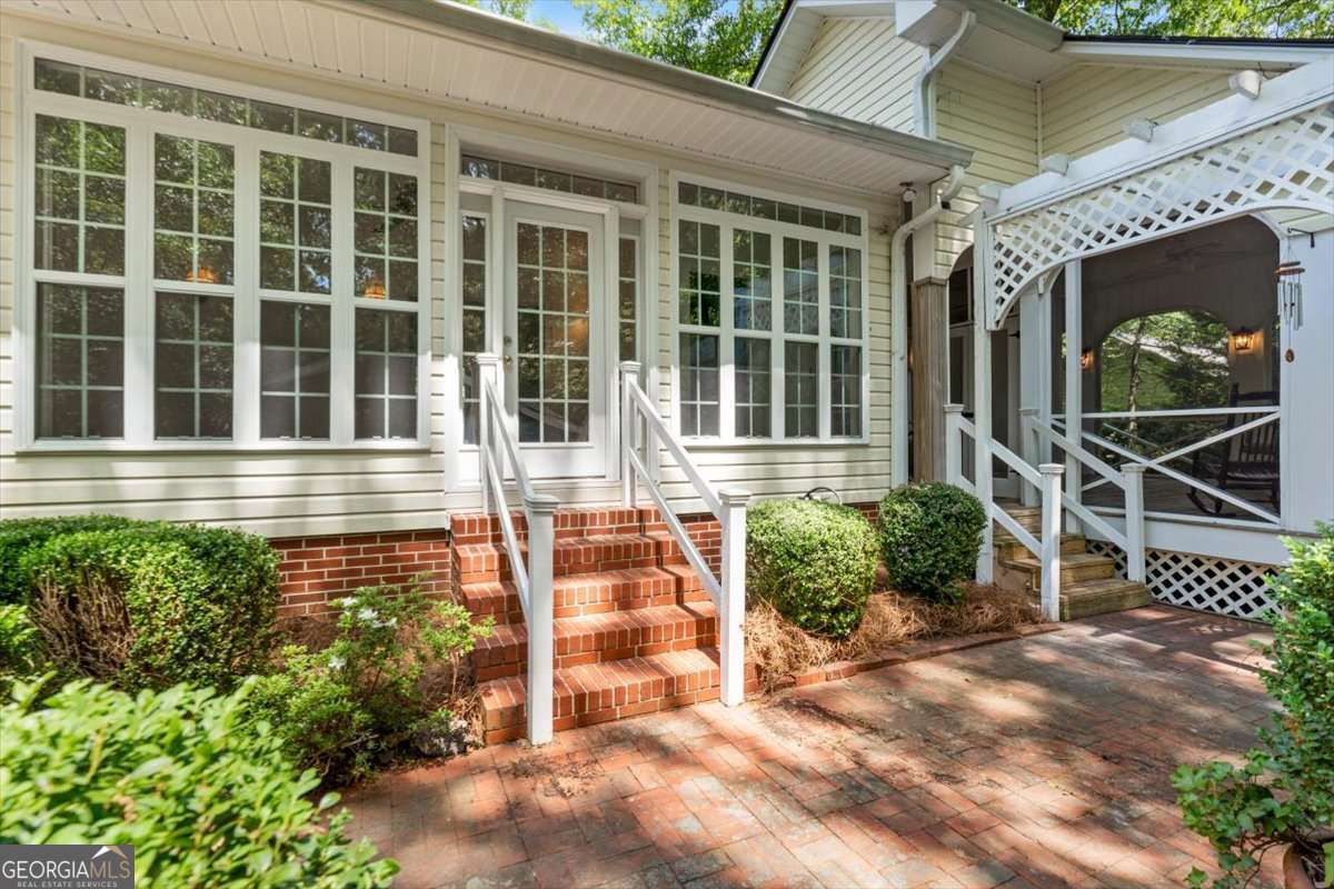101 Oakwood Street NW