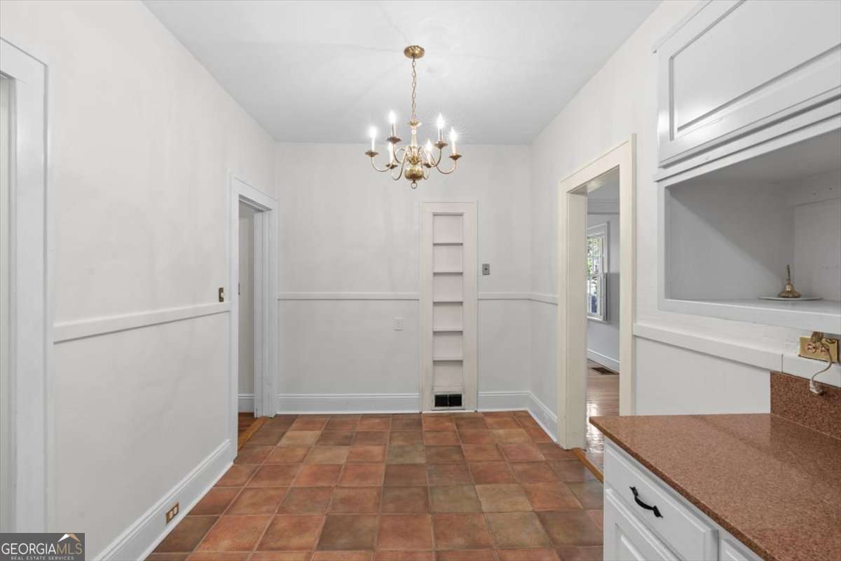 101 Oakwood Street NW