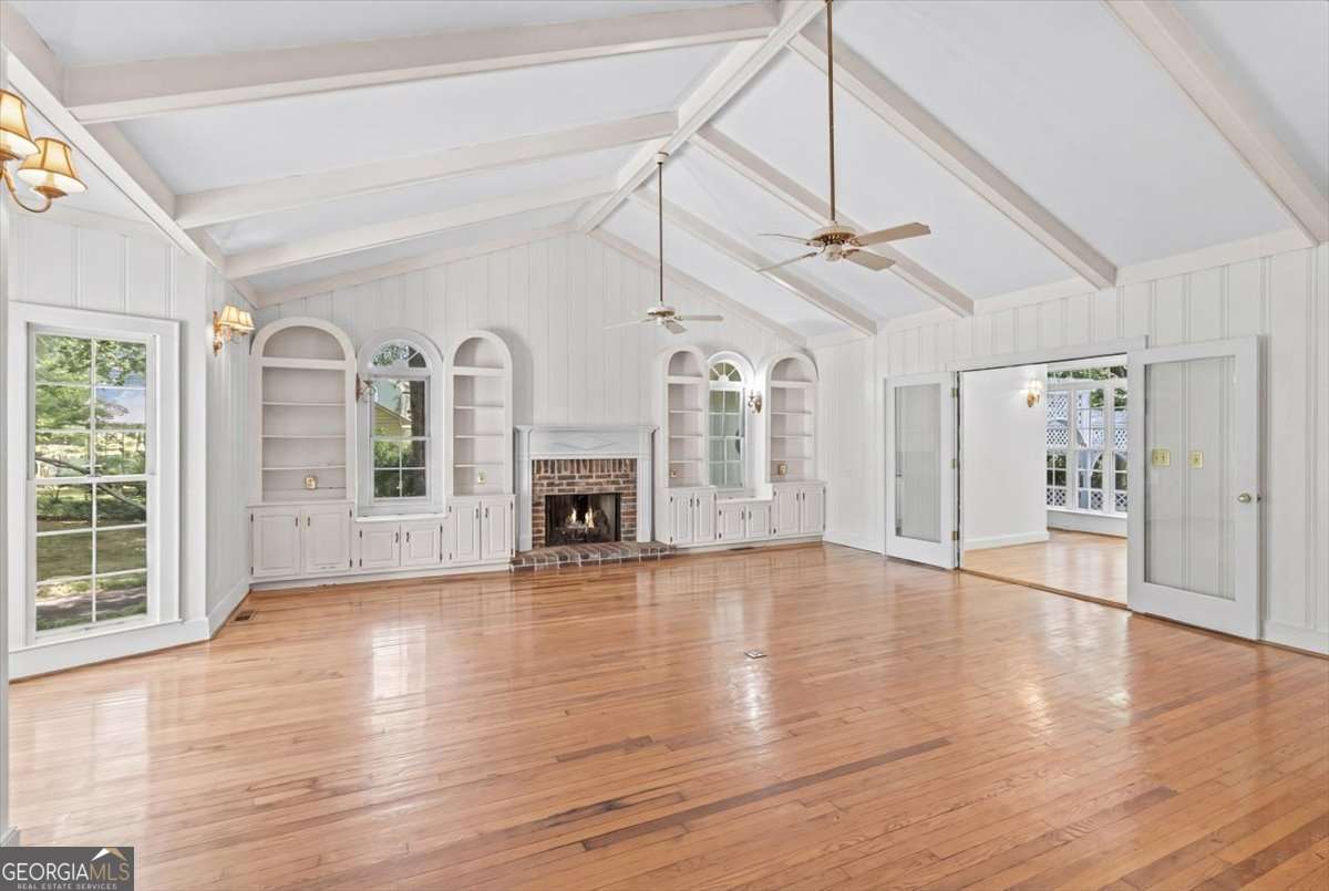 101 Oakwood Street NW
