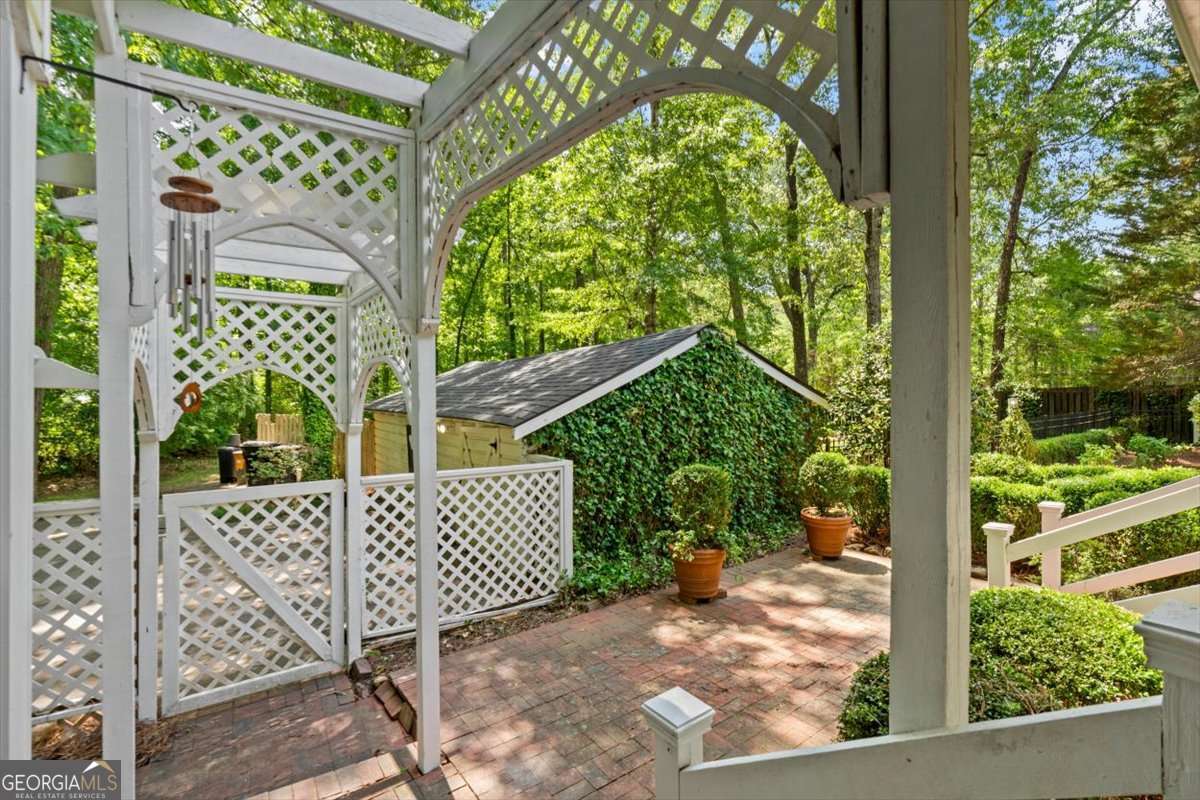 101 Oakwood Street NW