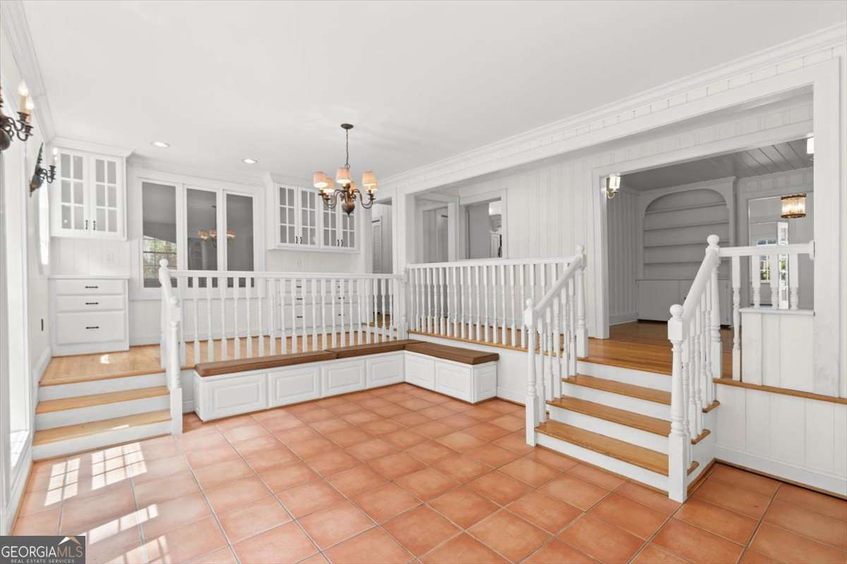 101 Oakwood Street NW