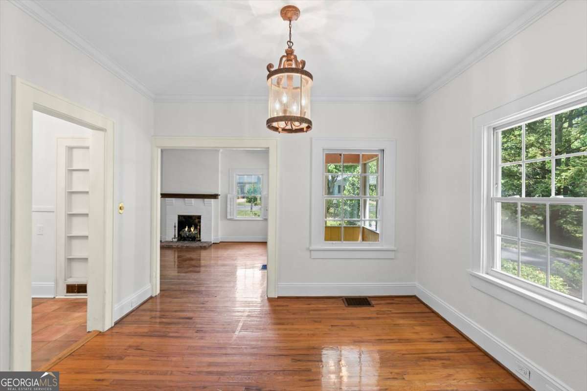 101 Oakwood Street NW