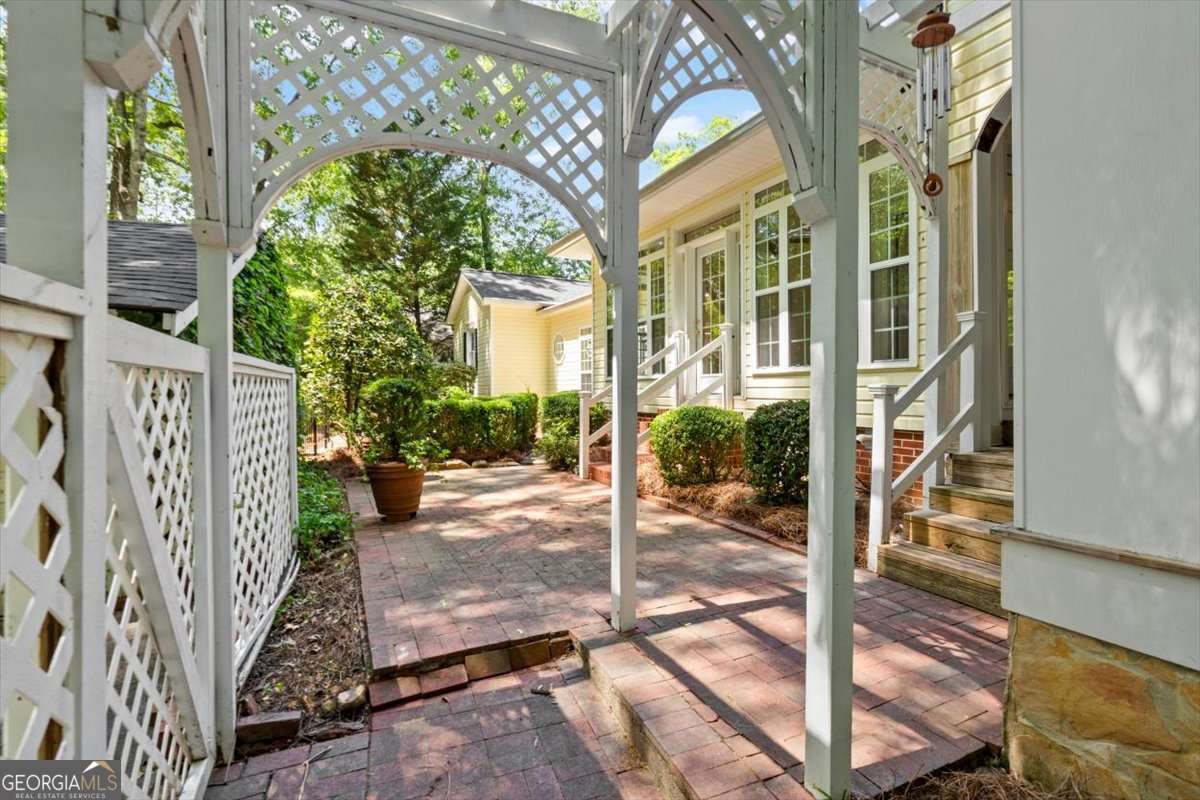 101 Oakwood Street NW