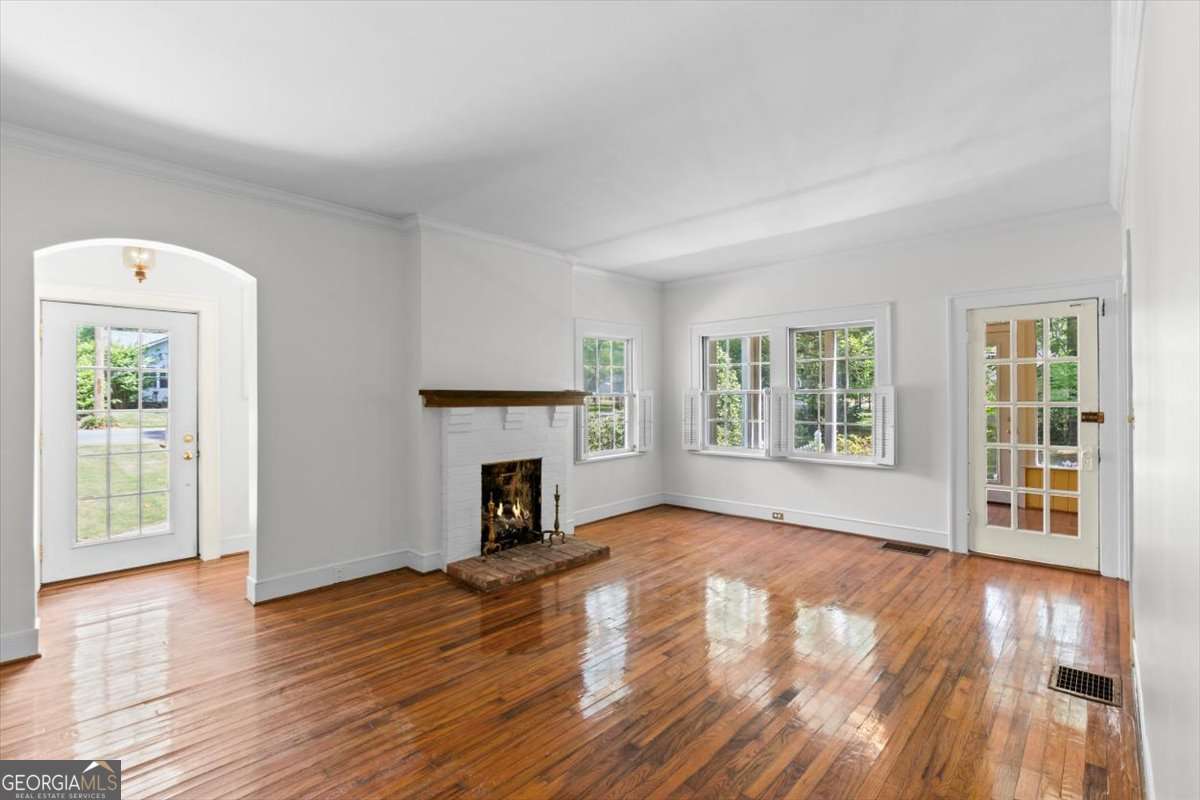 101 Oakwood Street NW