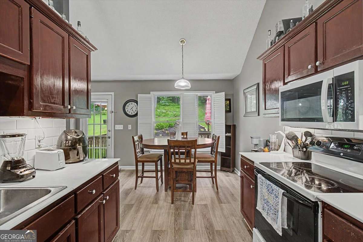 32 Country Meadow Way NW