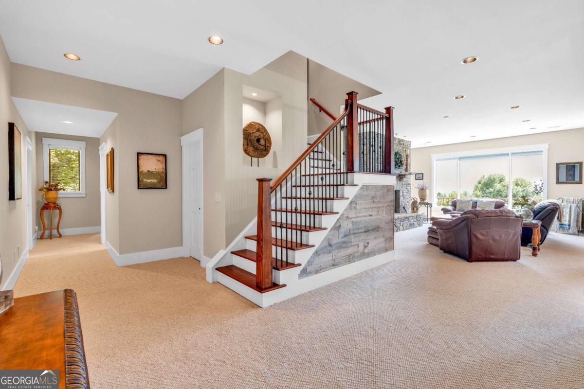 52 Waterside Drive SE