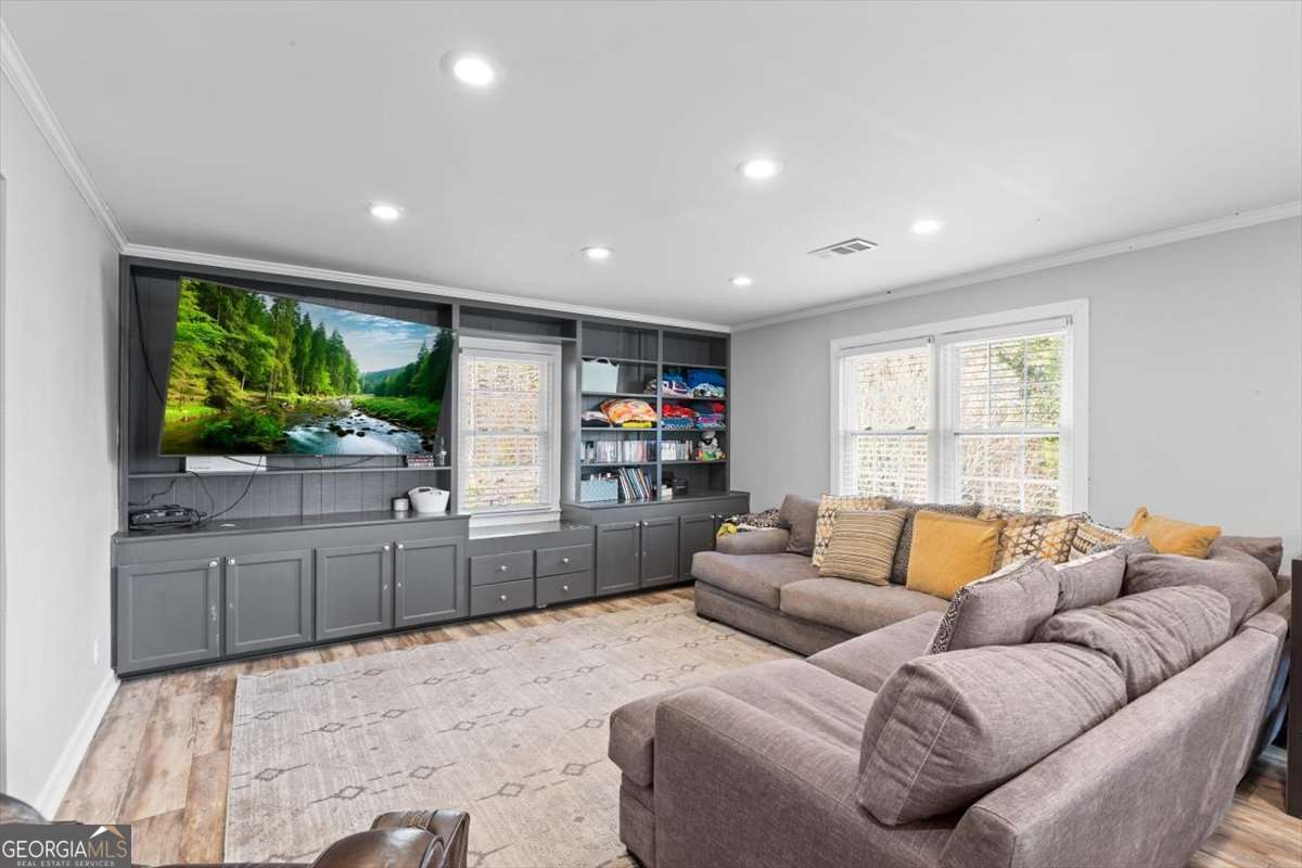 20 Pine Valley Road SW