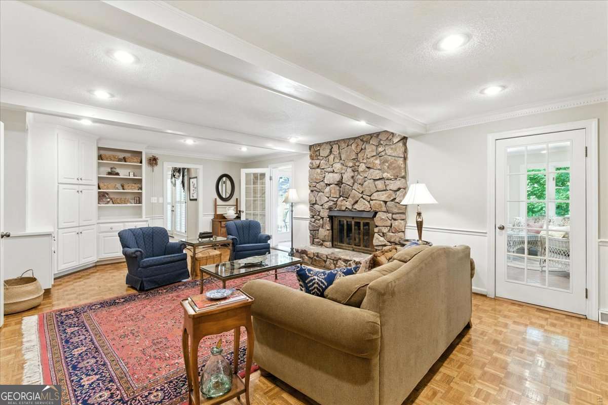 8 Saddle Trail SE