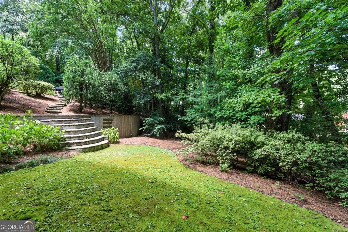 8 Saddle Trail SE