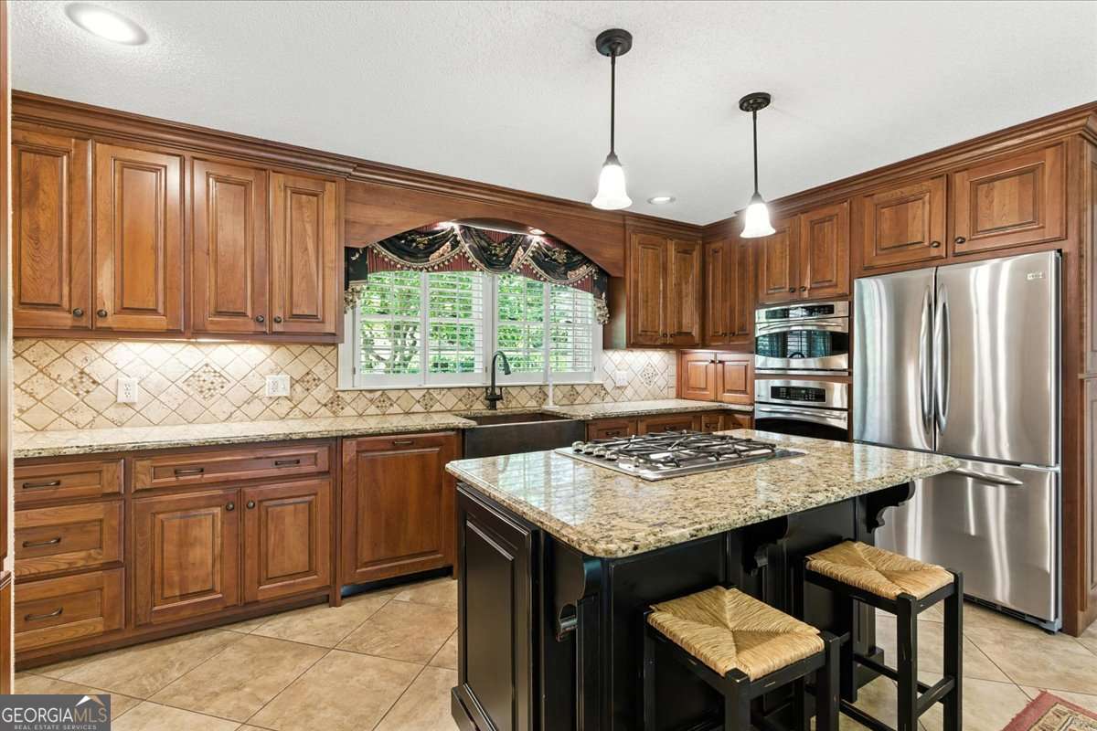 8 Saddle Trail SE