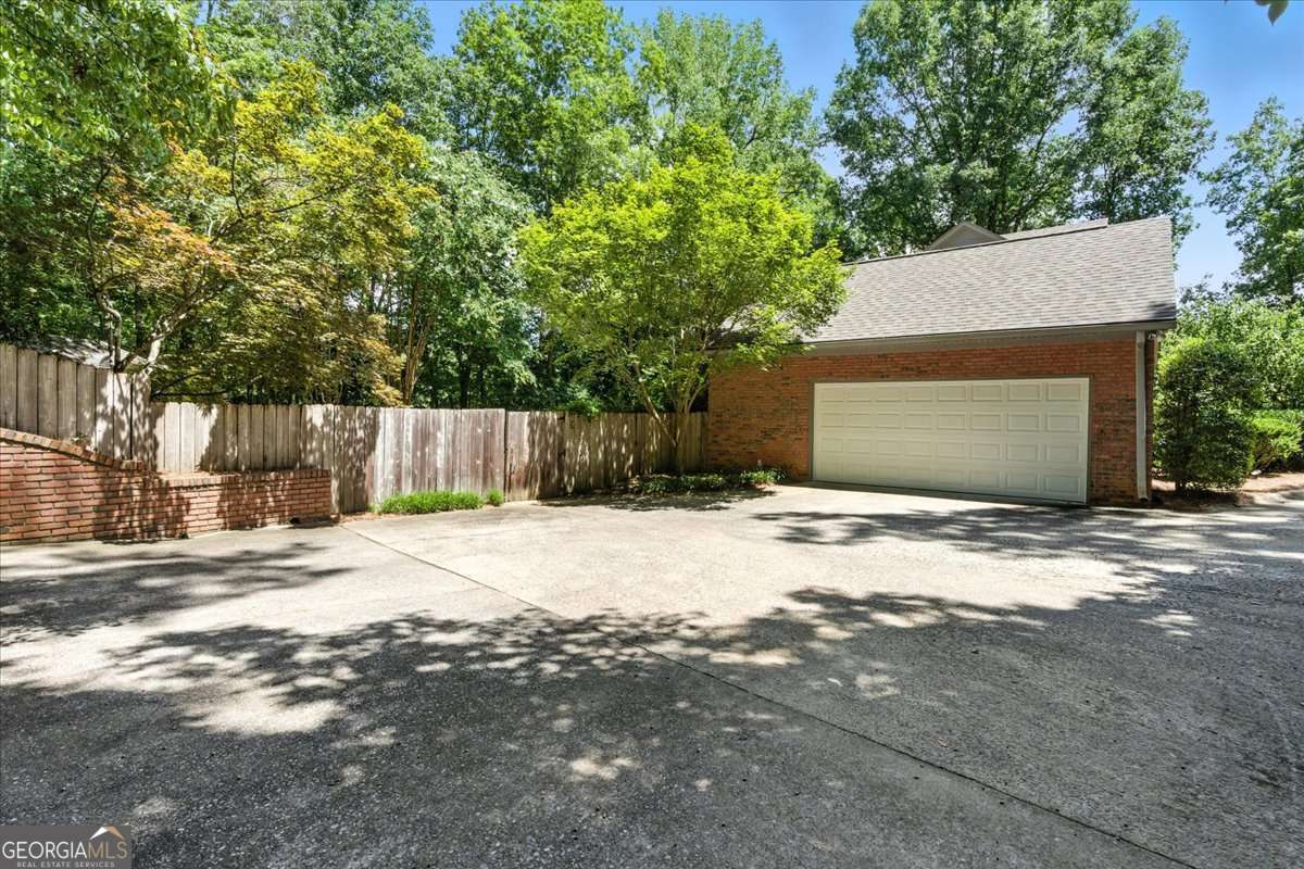 8 Saddle Trail SE