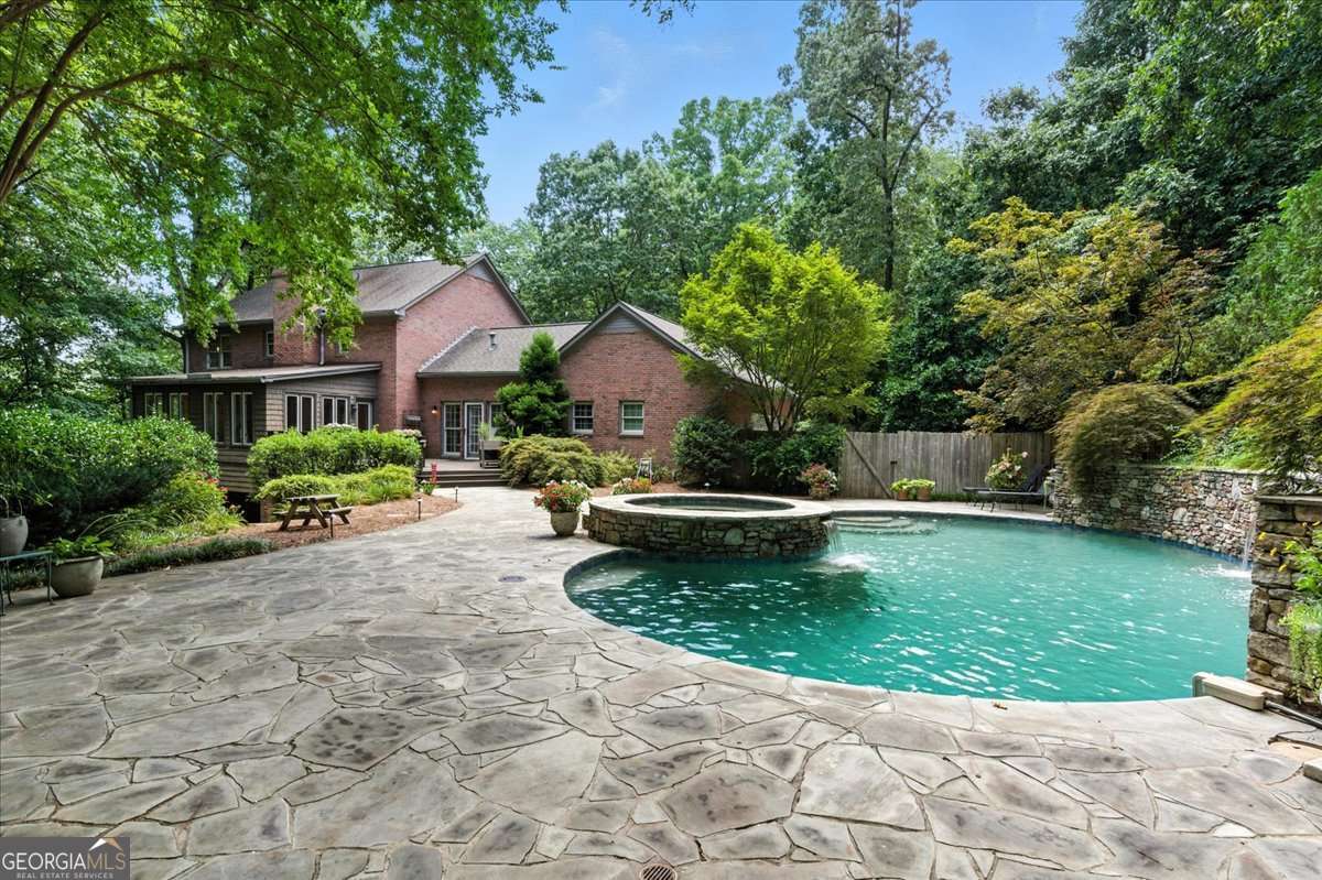 8 Saddle Trail SE
