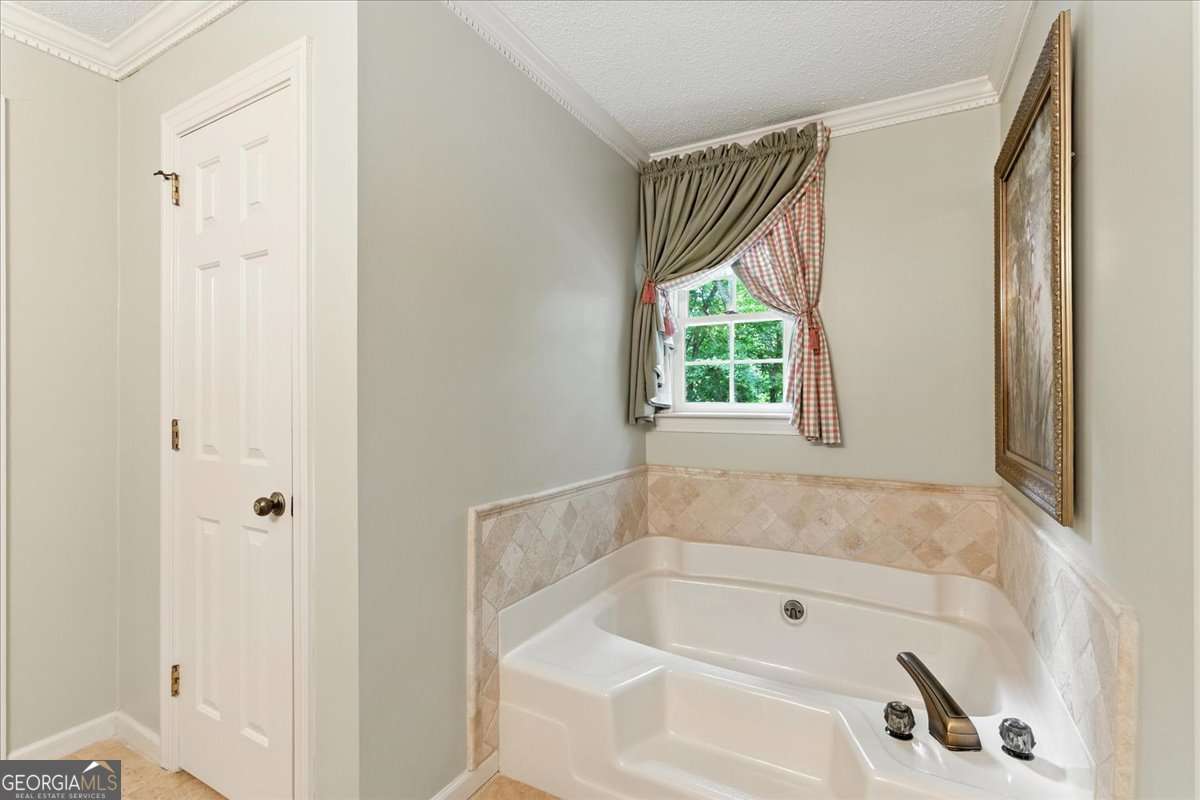 8 Saddle Trail SE