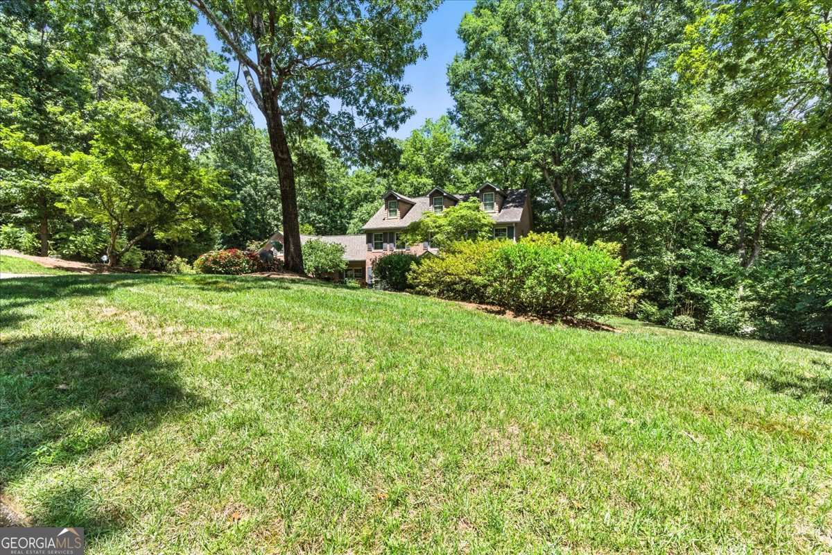 8 Saddle Trail SE