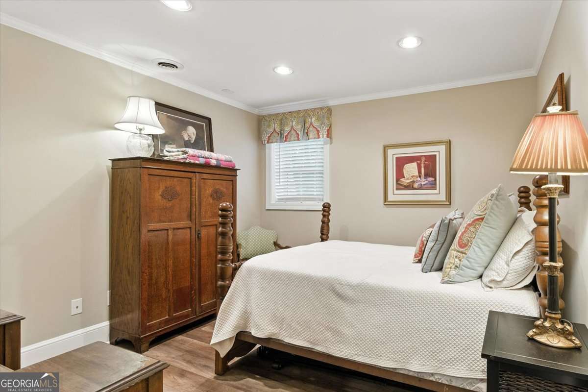 8 Saddle Trail SE
