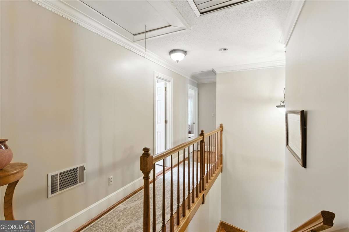 8 Saddle Trail SE