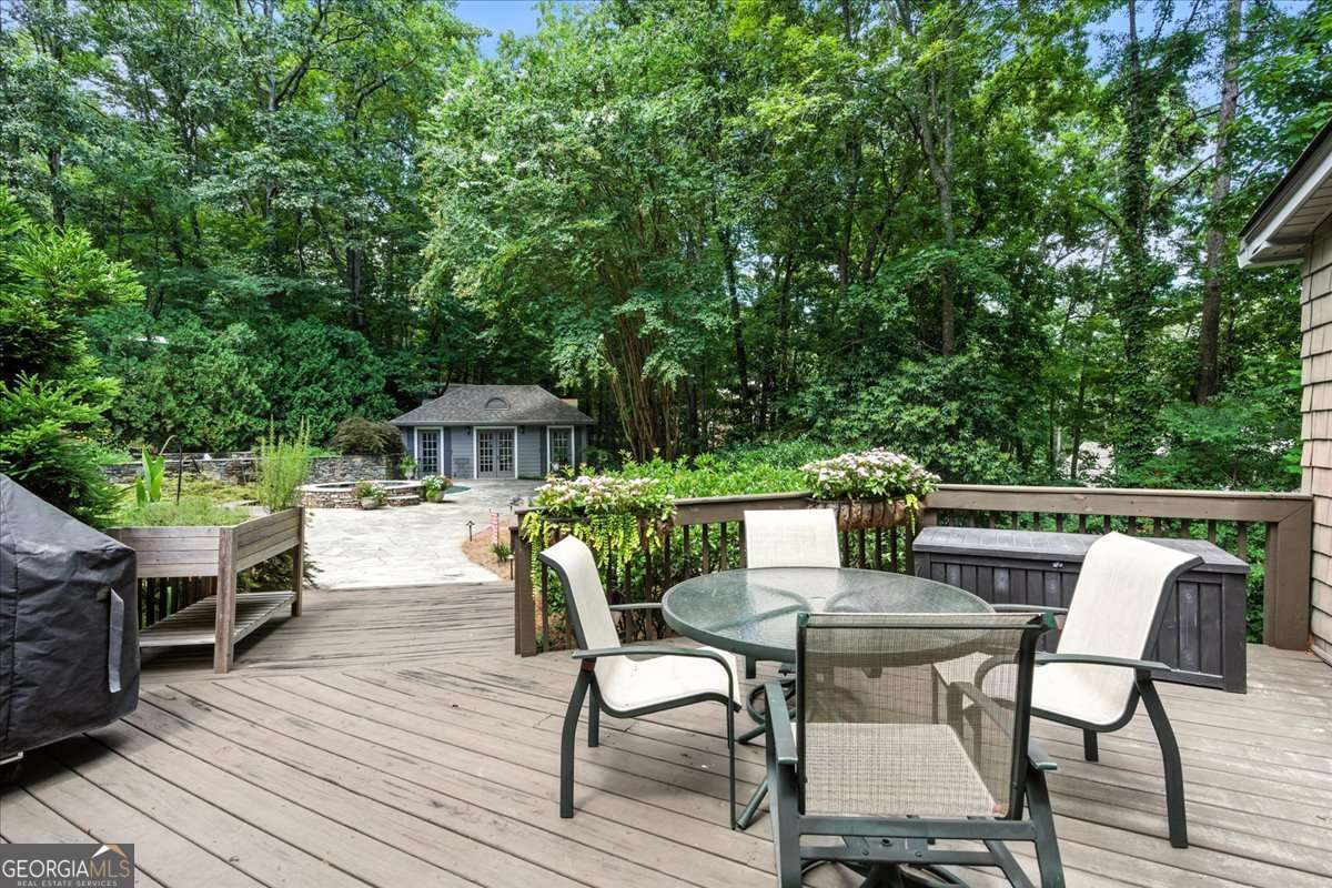 8 Saddle Trail SE