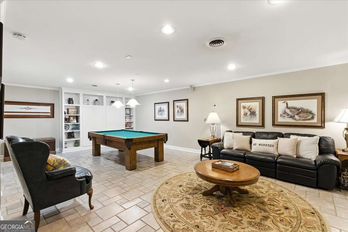 8 Saddle Trail SE