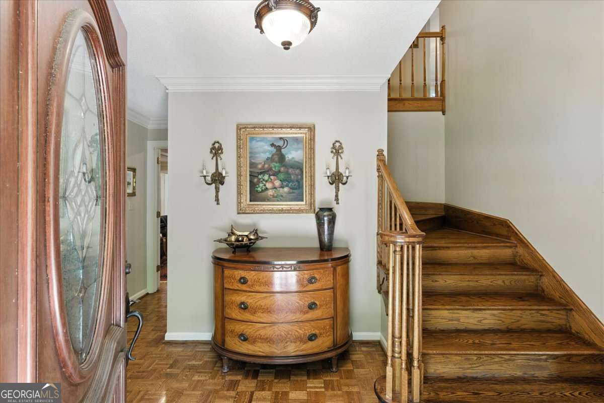 8 Saddle Trail SE