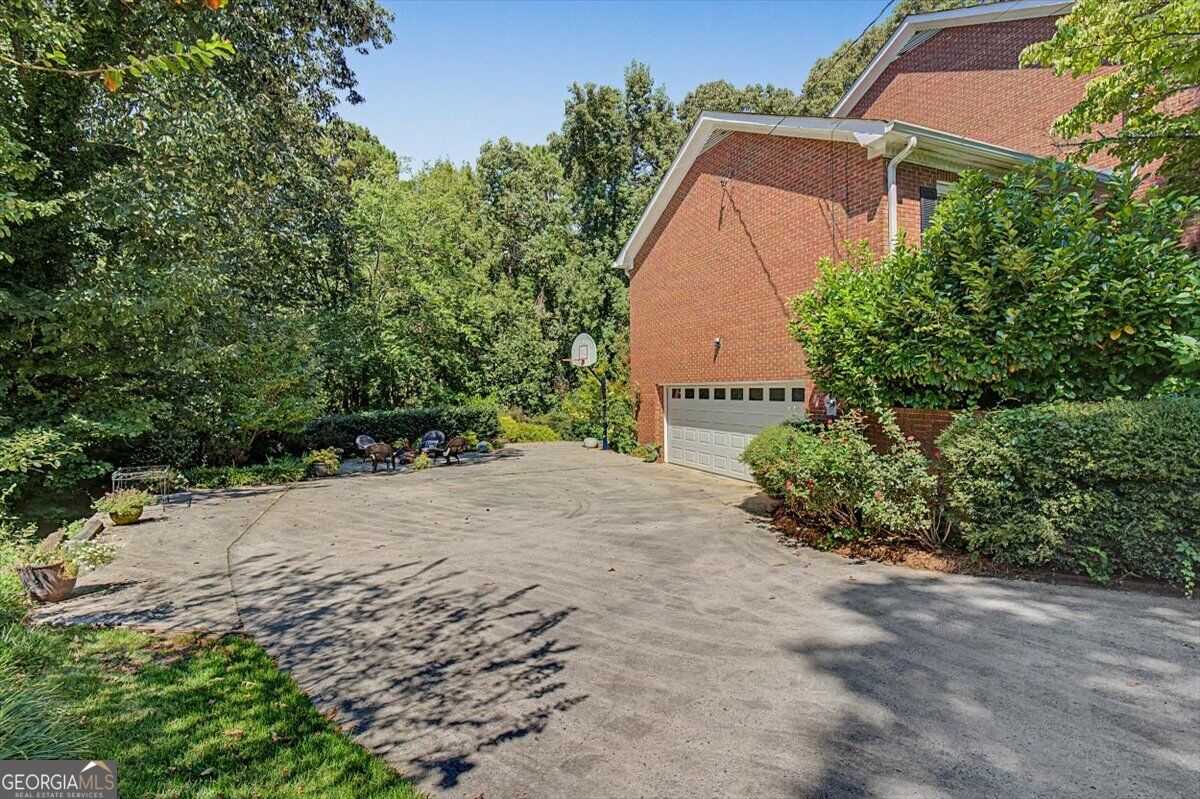 36 Saddle Mountain Road SE