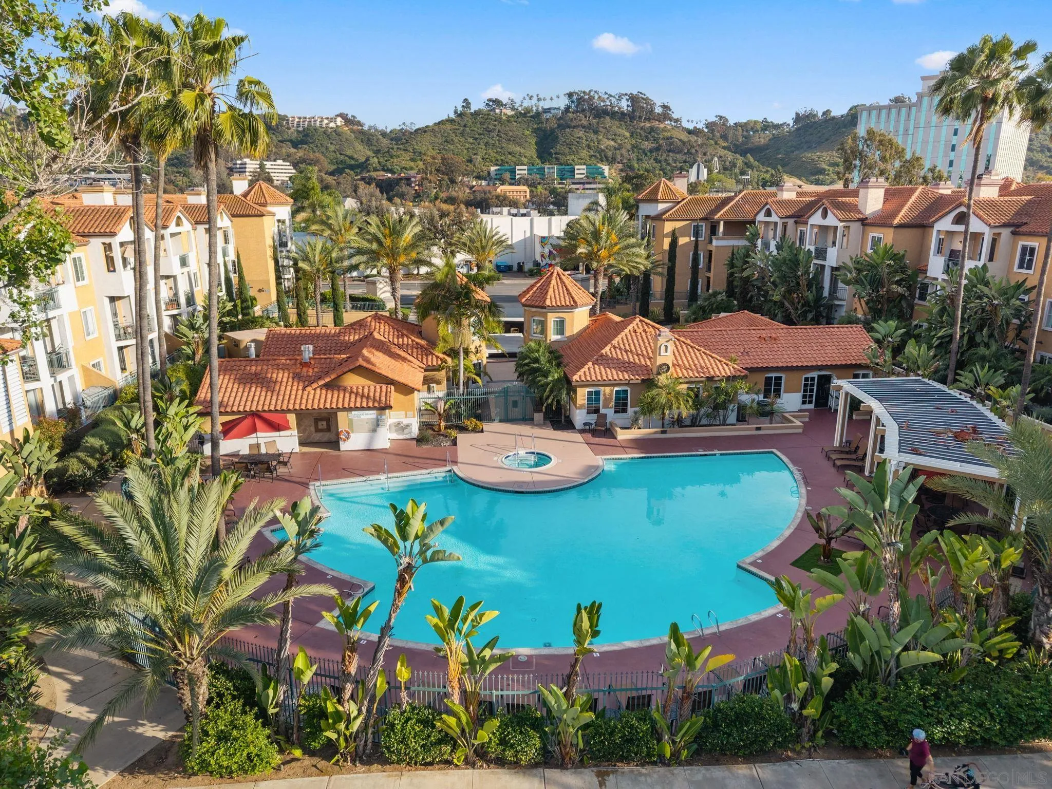 2250 Camino De La Reina Unit 202