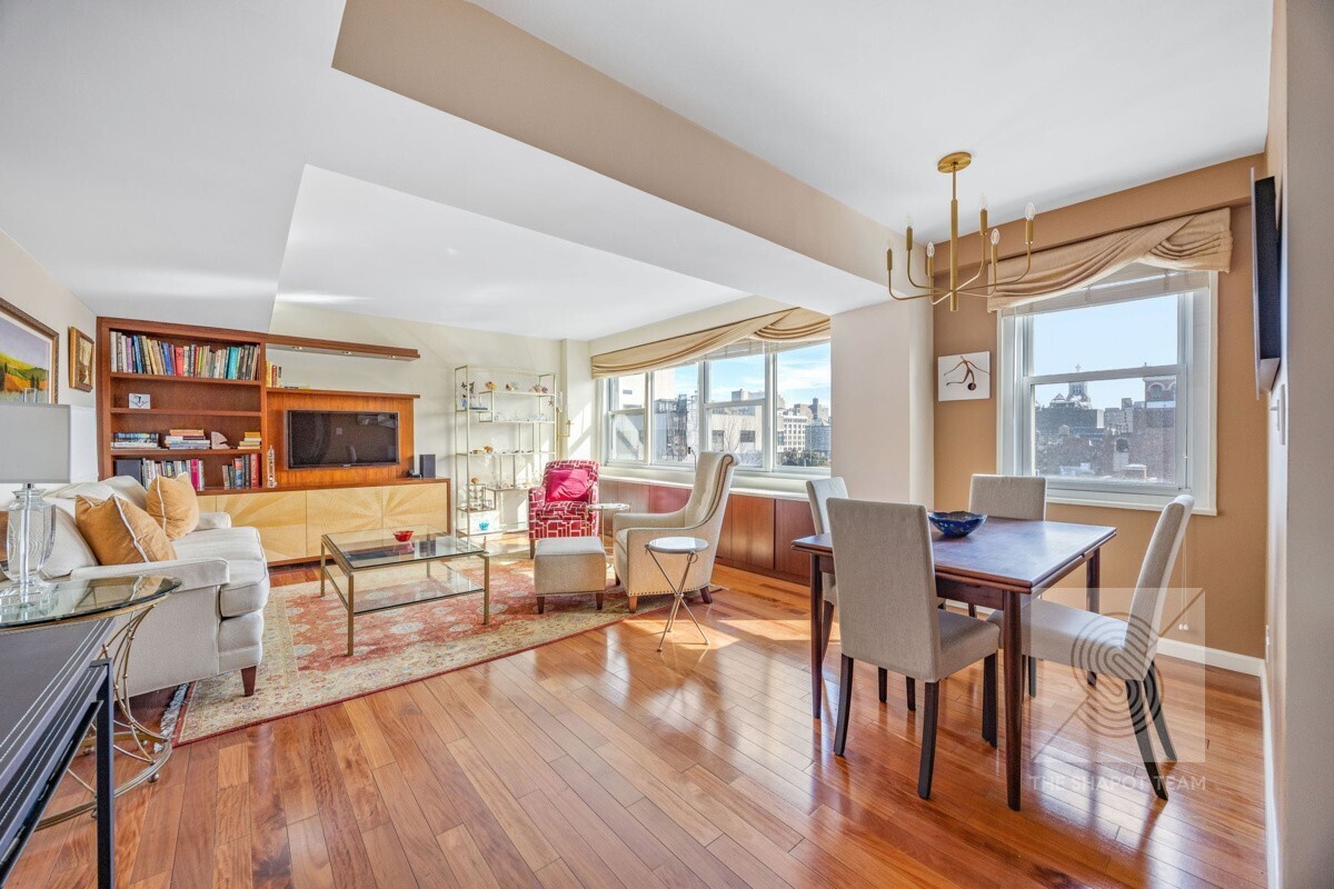 101 W 12th Street 21G