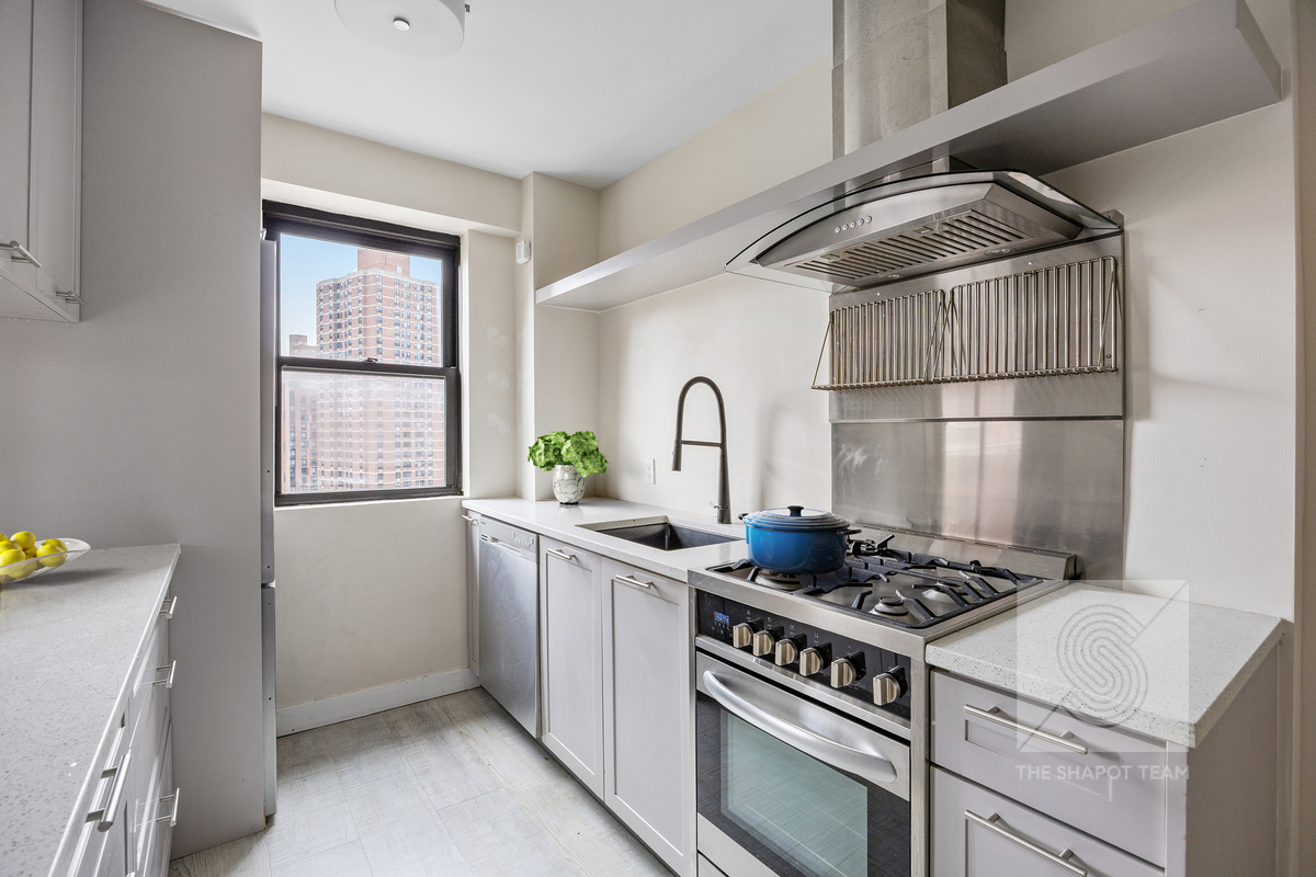 210 E Broadway G-1203