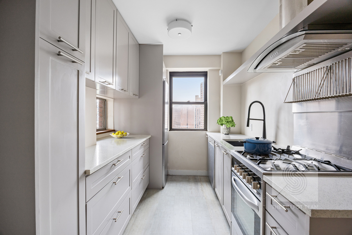 210 E Broadway G-1203