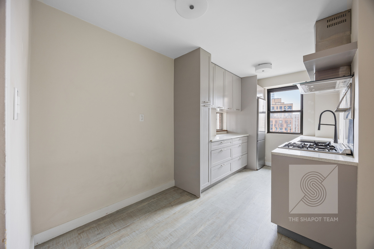 210 E Broadway G-1203