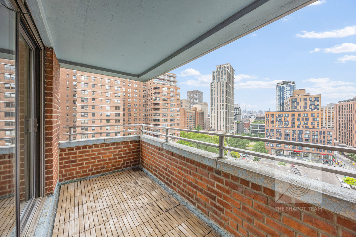 210 E Broadway G-1203