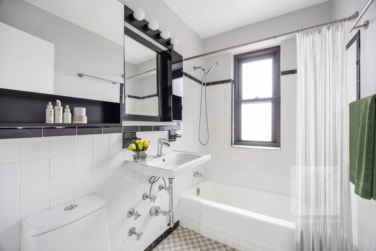 210 E Broadway G-1203